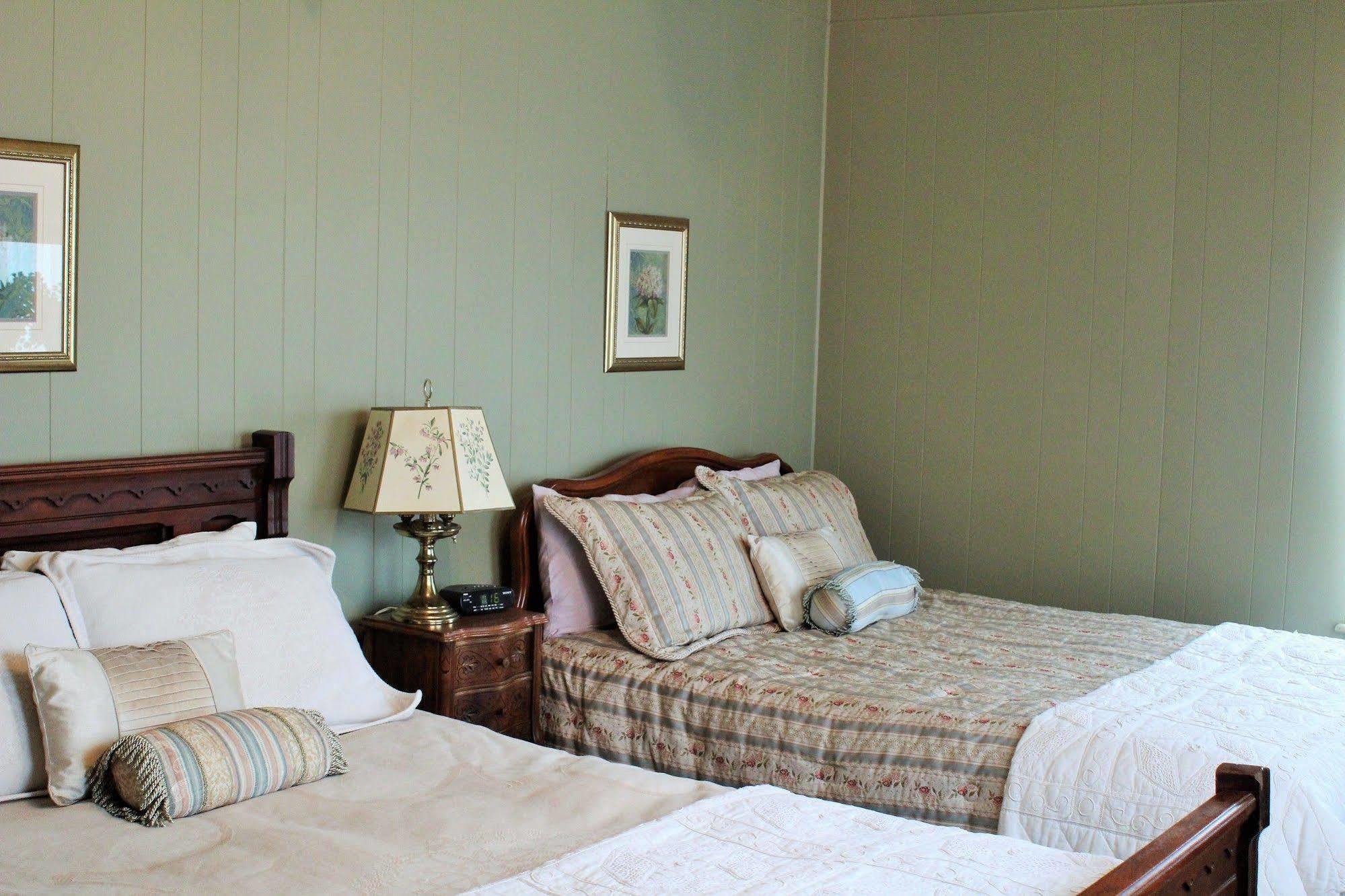 Summerhill Manor Bed & Breakfast And Tea Room Cobourg Eksteriør billede