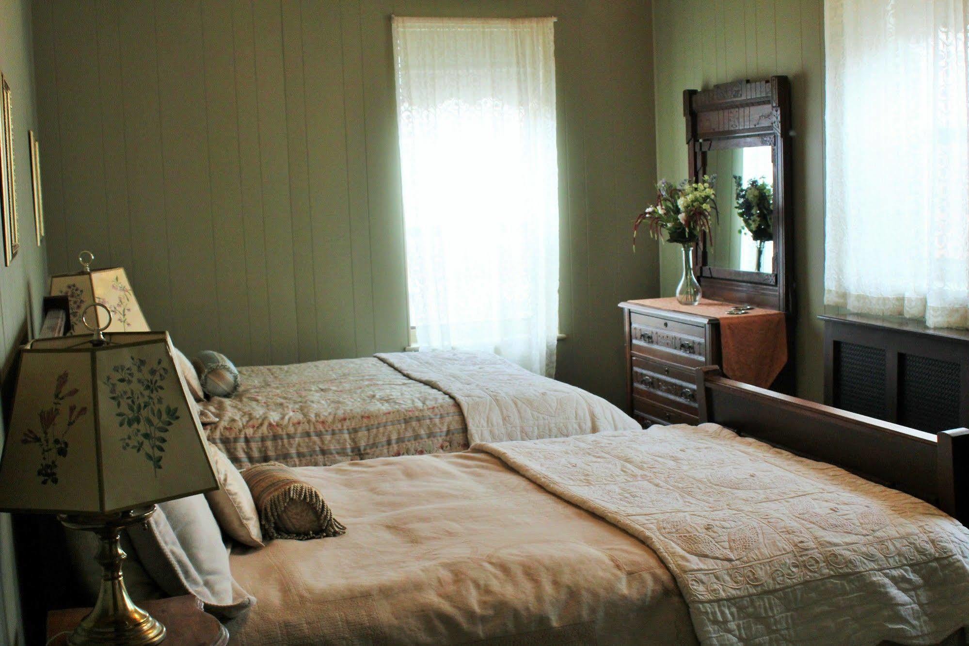 Summerhill Manor Bed & Breakfast And Tea Room Cobourg Eksteriør billede